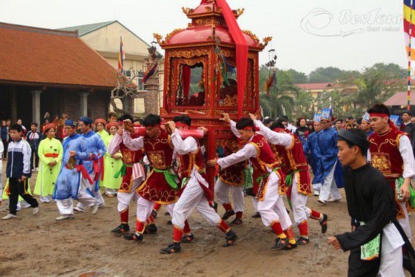 Khám phá nét truyền thống của Hà Nội qua lễ hội làng nghề Bát Tràng