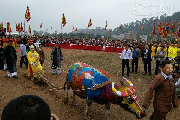 Hòa cùng không khí sôi động của lễ hội Tịch Điền Huế Hòa cùng không khí sôi động của lễ hội Tịch Điền Huế