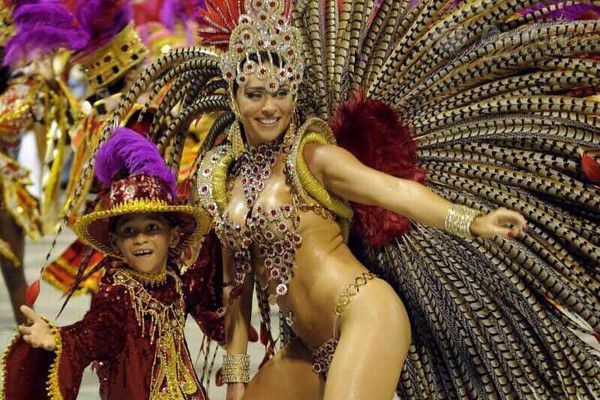 Một lần trải nghiệm lễ hội Carnival nổi tiếng thế giới tại Paris Một lần trải nghiệm lễ hội Carnival nổi tiếng thế giới tại Paris