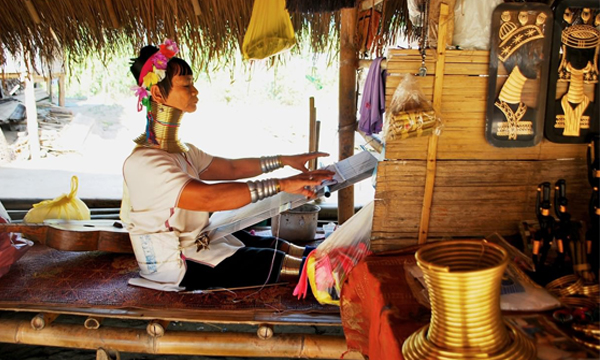 LÀNG NGƯỜI CỔ DÀI- NÉT ĐỘC ĐÁO TRONG DU LỊCH THÁI LAN LÀNG NGƯỜI CỔ DÀI- NÉT ĐỘC ĐÁO TRONG DU LỊCH THÁI LAN