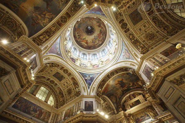 Biểu tượng của thành phố cổ Saint Peterburg - nhà thờ thánh Issac Biểu tượng của thành phố cổ Saint Peterburg - nhà thờ thánh Issac