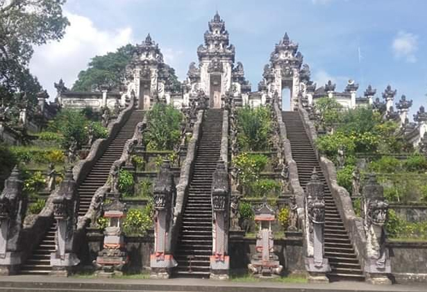 Pura Lempuyang- Ngôi Đền Linh Thiêng Nhất Bali Pura Lempuyang- Ngôi Đền Linh Thiêng Nhất Bali