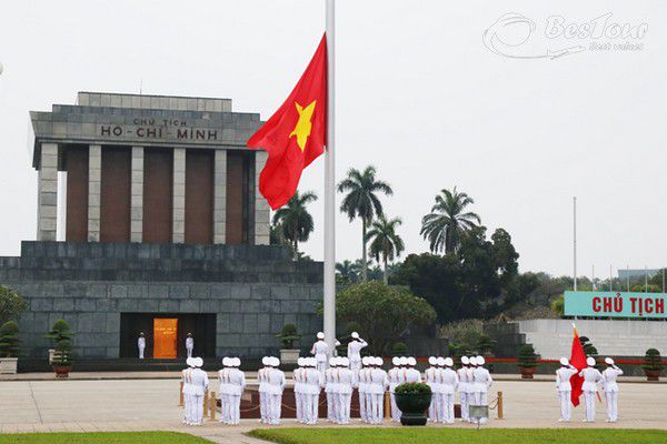 Đến Quảng trường Ba Đình khám phá nét lịch sử hào hùng của dân tộc Việt