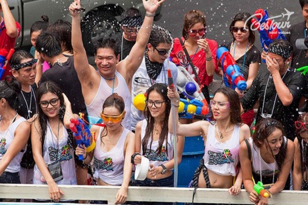Lễ hội té nước Tết cổ truyền Thái Lan 2020 - Songkran Lễ hội té nước Tết cổ truyền Thái Lan 2020 - Songkran