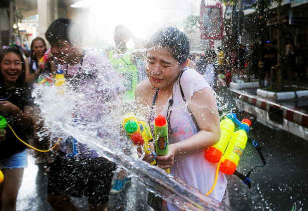 Tết té nước songkran