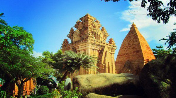 Tháp Bà Ponagar - lối kiến trúc Chăm Pa đầy ấn tượng Tháp Bà Ponagar - lối kiến trúc Chăm Pa đầy ấn tượng