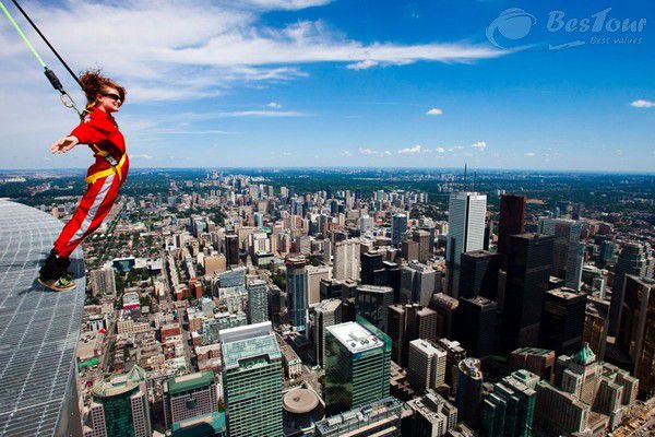 Chiêm ngưỡng thành phố Toronto trên cao từ tòa tháp CN Chiêm ngưỡng thành phố Toronto trên cao từ tòa tháp CN