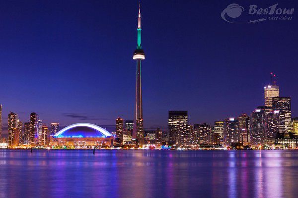 Chiêm ngưỡng thành phố Toronto trên cao từ tòa tháp CN Chiêm ngưỡng thành phố Toronto trên cao từ tòa tháp CN