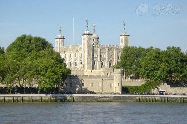 Tòa tháp London đầy kỳ bí sừng sững giữa bầu trời Anh Tòa tháp London đầy kỳ bí sừng sững giữa bầu trời Anh