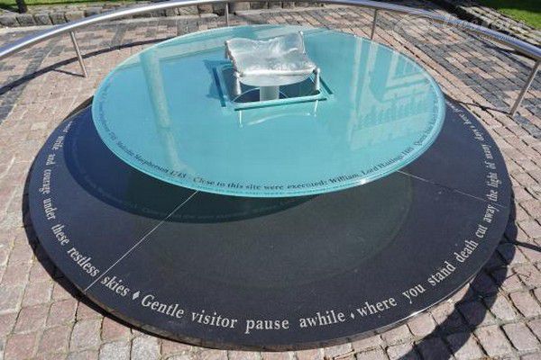 Tòa tháp London đầy kỳ bí sừng sững giữa bầu trời Anh Tòa tháp London đầy kỳ bí sừng sững giữa bầu trời Anh