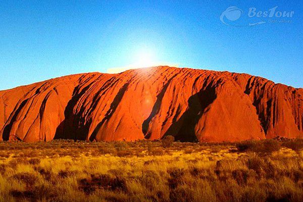 Khám phá những khối đá huyền thoại với vùng Uluru Khám phá những khối đá huyền thoại với vùng Uluru